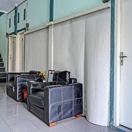 Oyo 91731 Home Stay Elis Cateliya Syariah Караванг Экстерьер фото