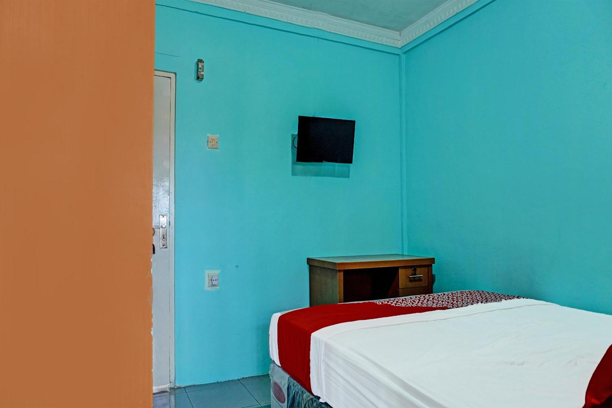 Oyo 91731 Home Stay Elis Cateliya Syariah Караванг Экстерьер фото