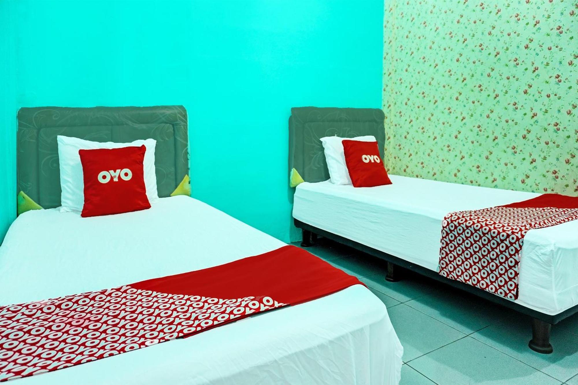 Oyo 91731 Home Stay Elis Cateliya Syariah Караванг Экстерьер фото