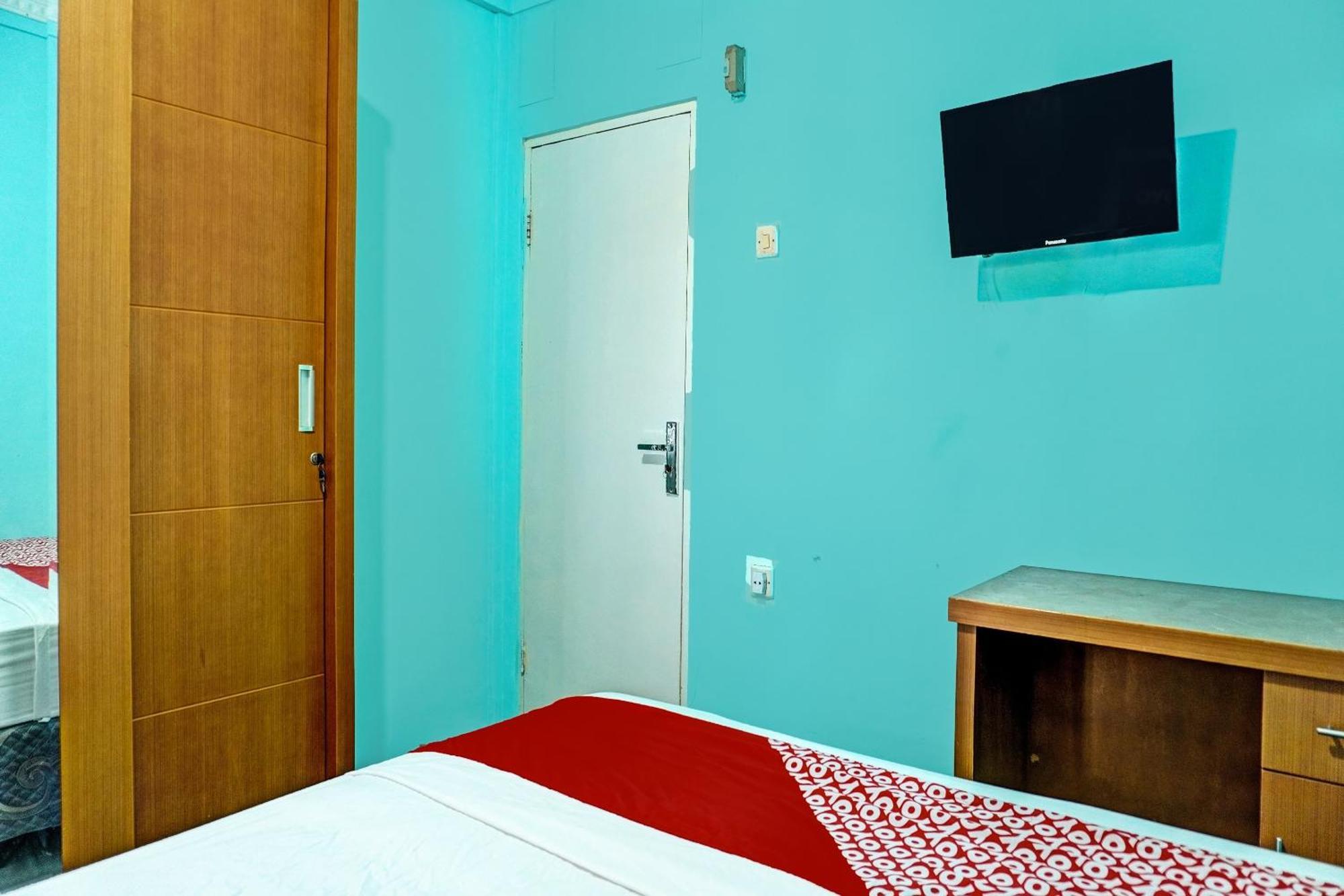 Oyo 91731 Home Stay Elis Cateliya Syariah Караванг Экстерьер фото