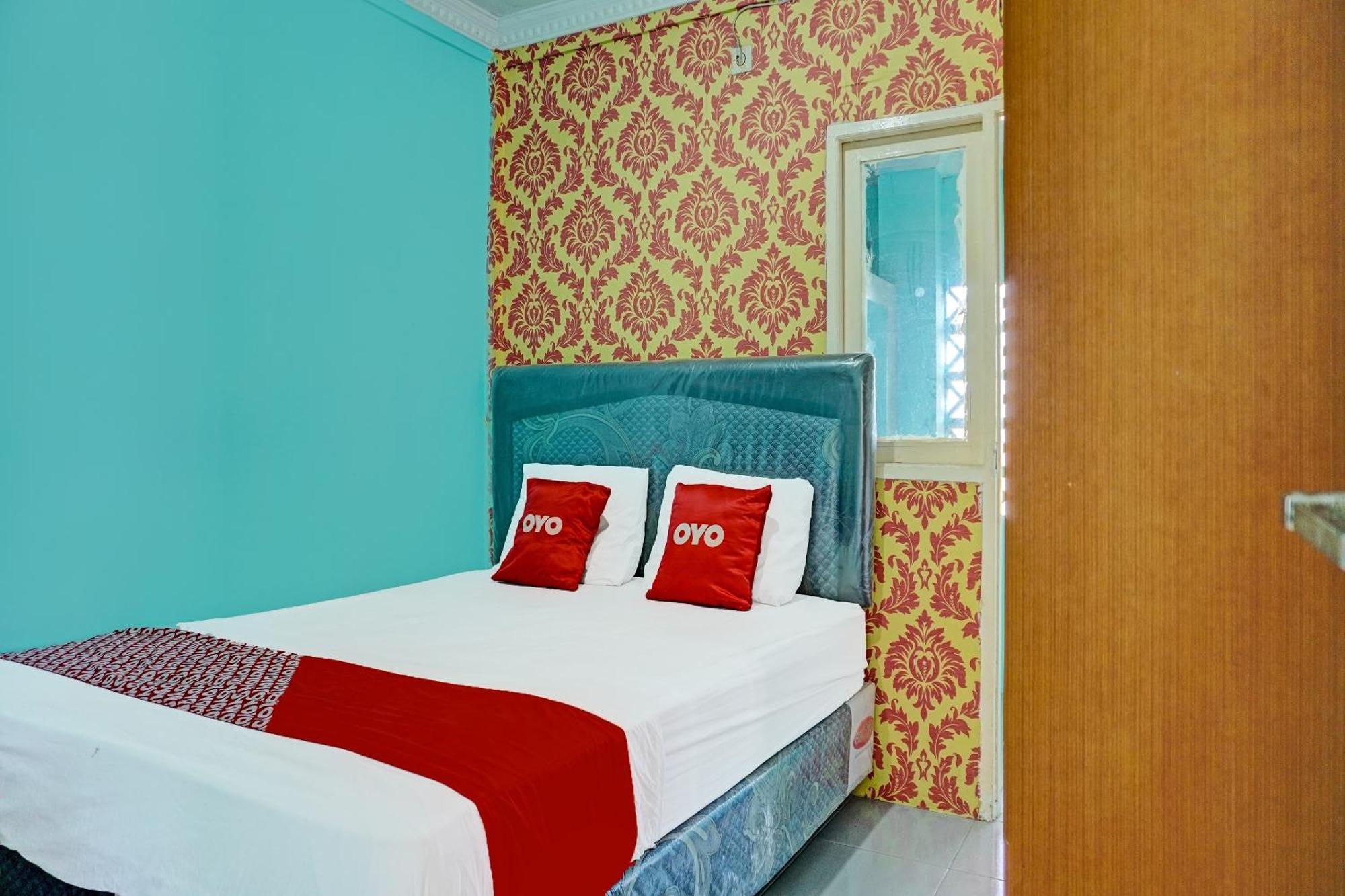 Oyo 91731 Home Stay Elis Cateliya Syariah Караванг Экстерьер фото