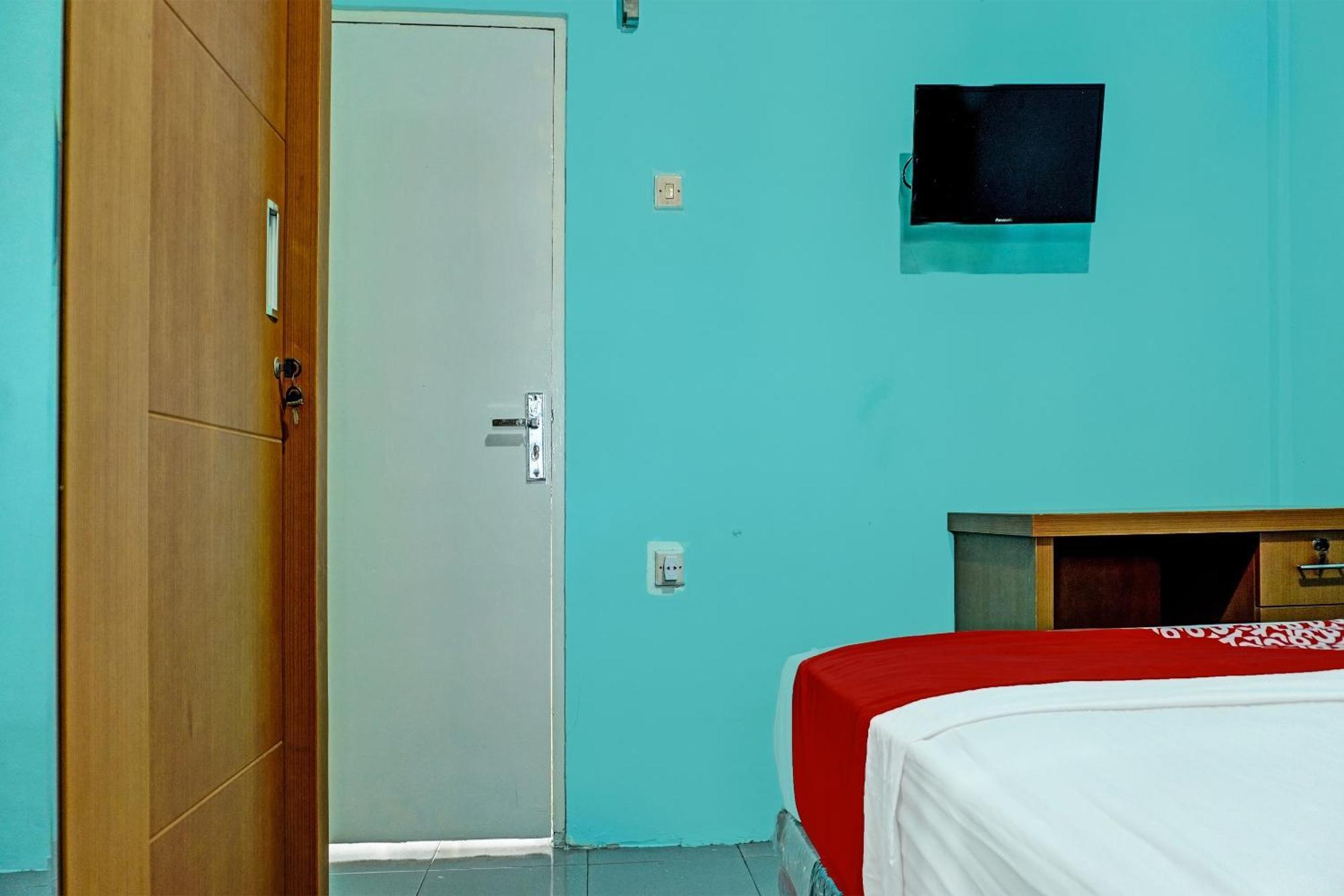 Oyo 91731 Home Stay Elis Cateliya Syariah Караванг Экстерьер фото