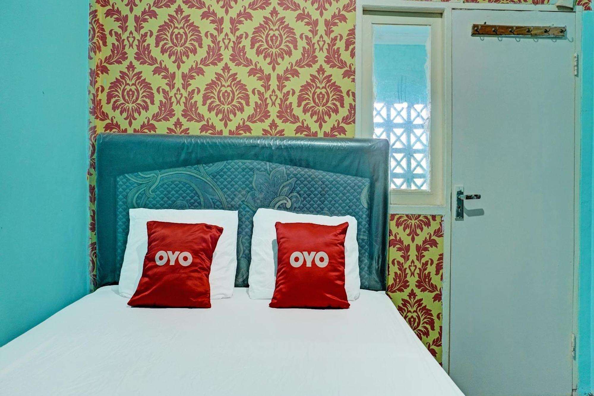Oyo 91731 Home Stay Elis Cateliya Syariah Караванг Экстерьер фото